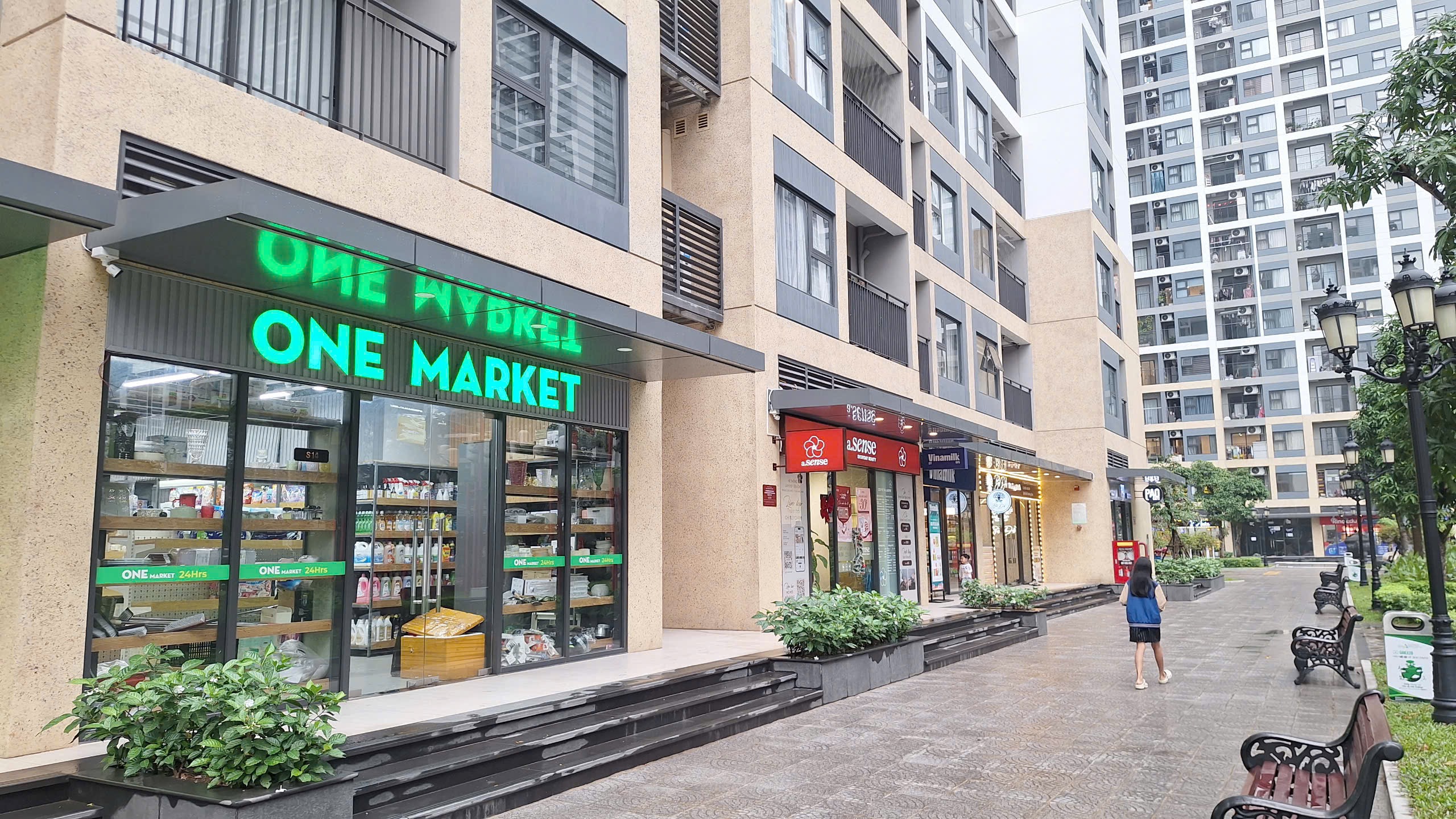 Bán căn shop chân đế Toà SA1 Vị trí sảnh toà nhà cư dân lên xuống đang có dòng tiền ổn định 360tr/năm