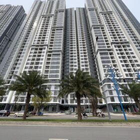 Bán căn shop chân đế lô góc mặt trước sảnh toà V2 vinhomes smart city.