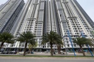 Bán căn shop chân đế lô góc mặt trước sảnh toà V2 vinhomes smart city.